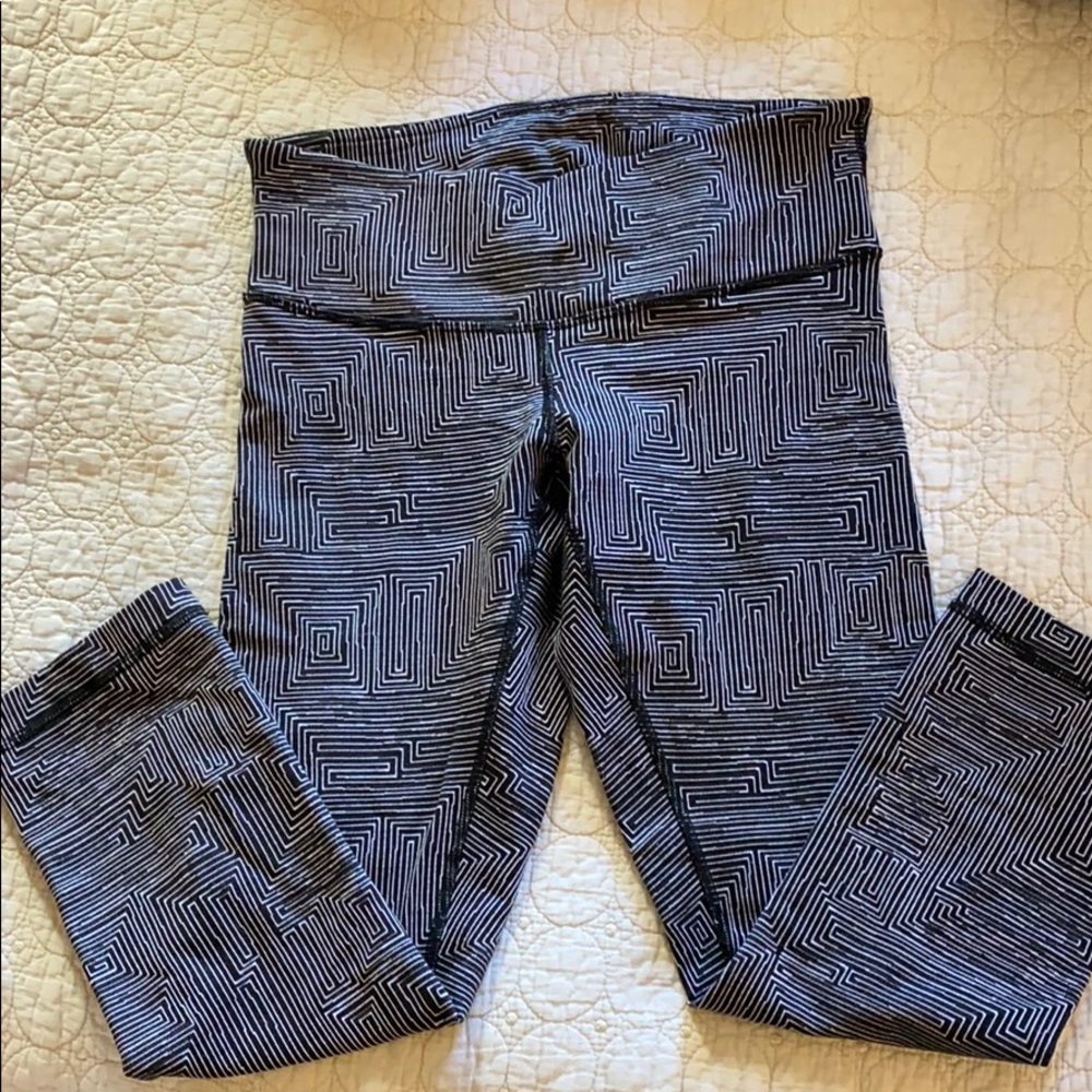 LULULEMON 3/4 length - Yoga Pants